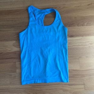 Lululemon size 6 switfly tech